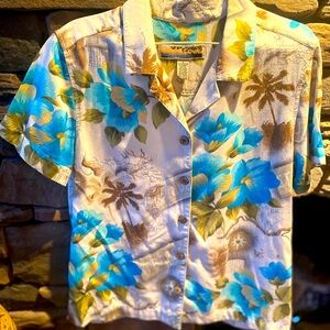 Beautiful Tropical Print Blouse!